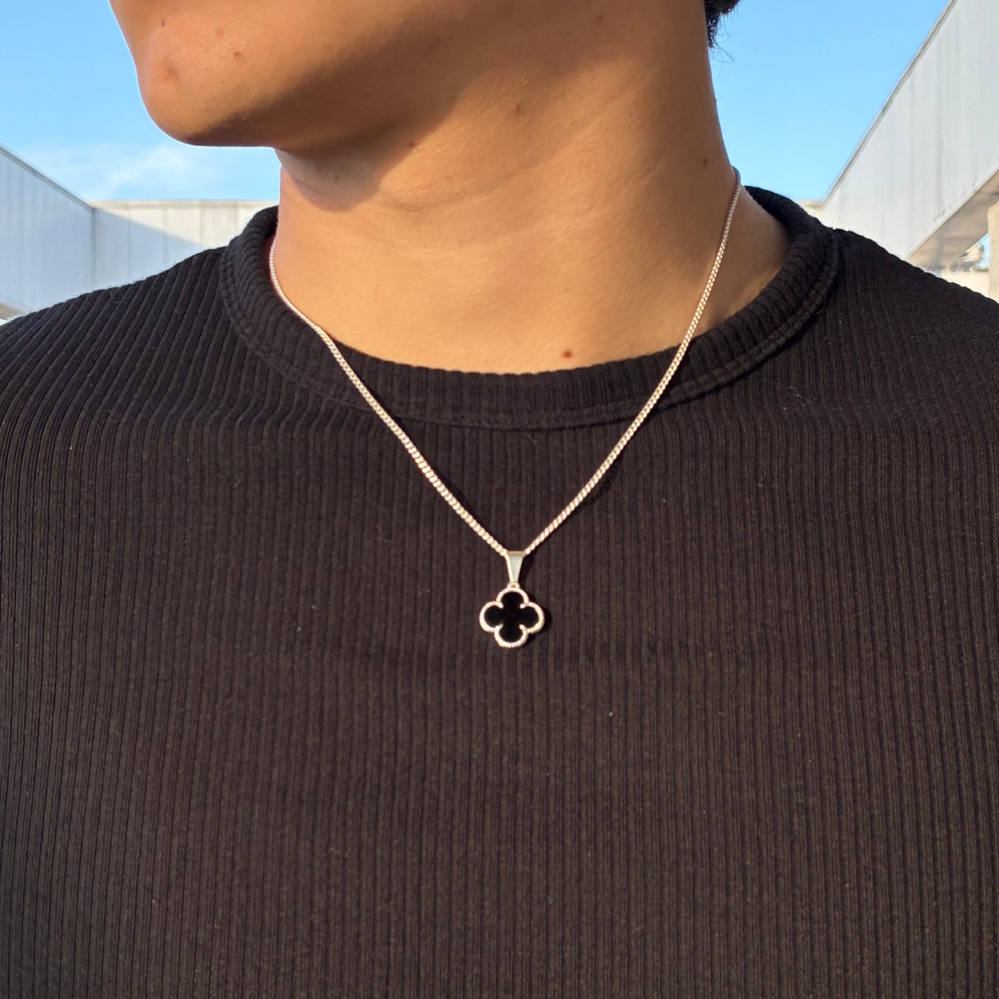 Collar Trébol Negro